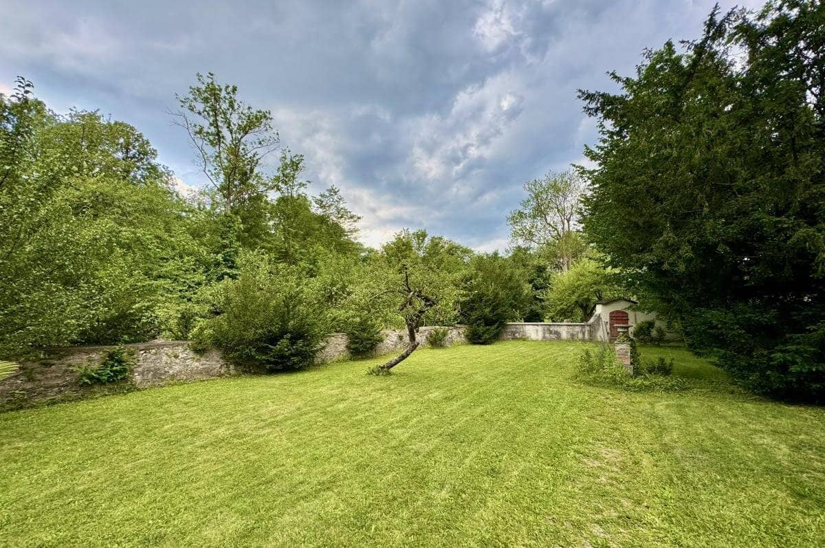 Fairytale country villa with large grounds