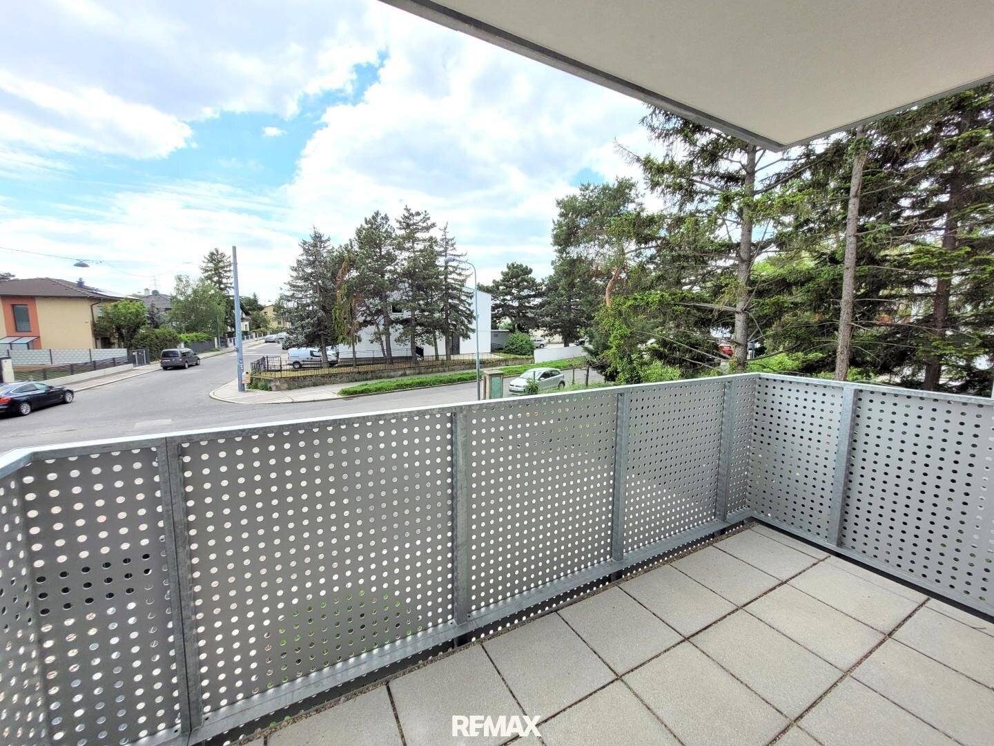 First occupancy 2-room apartment in quiet location