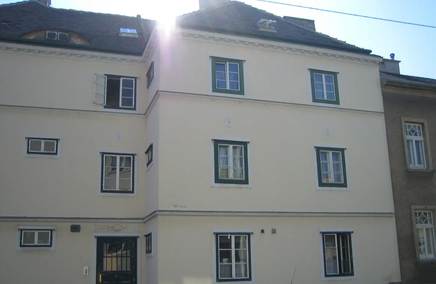 commission-free 2210 Jedelsee - older property in need of renovation (59 m²) with balcony and shared garden use