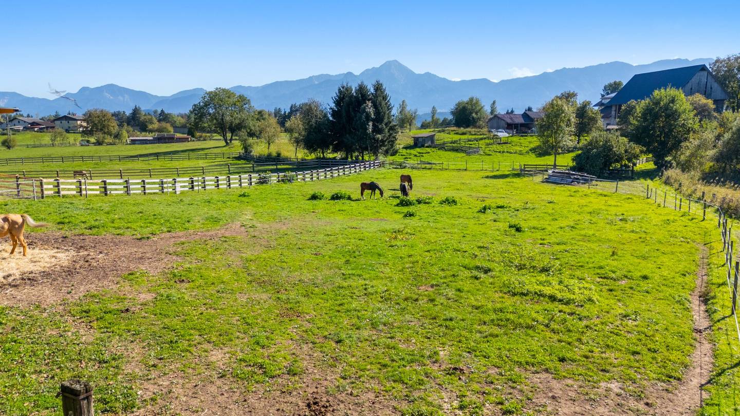 Plots with panoramic view near Villach