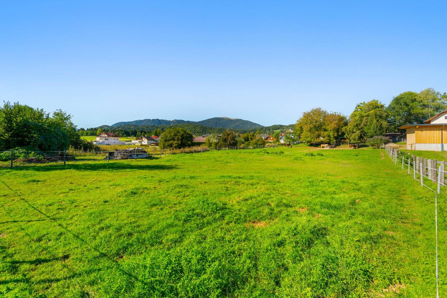 Plots with panoramic view near Villach