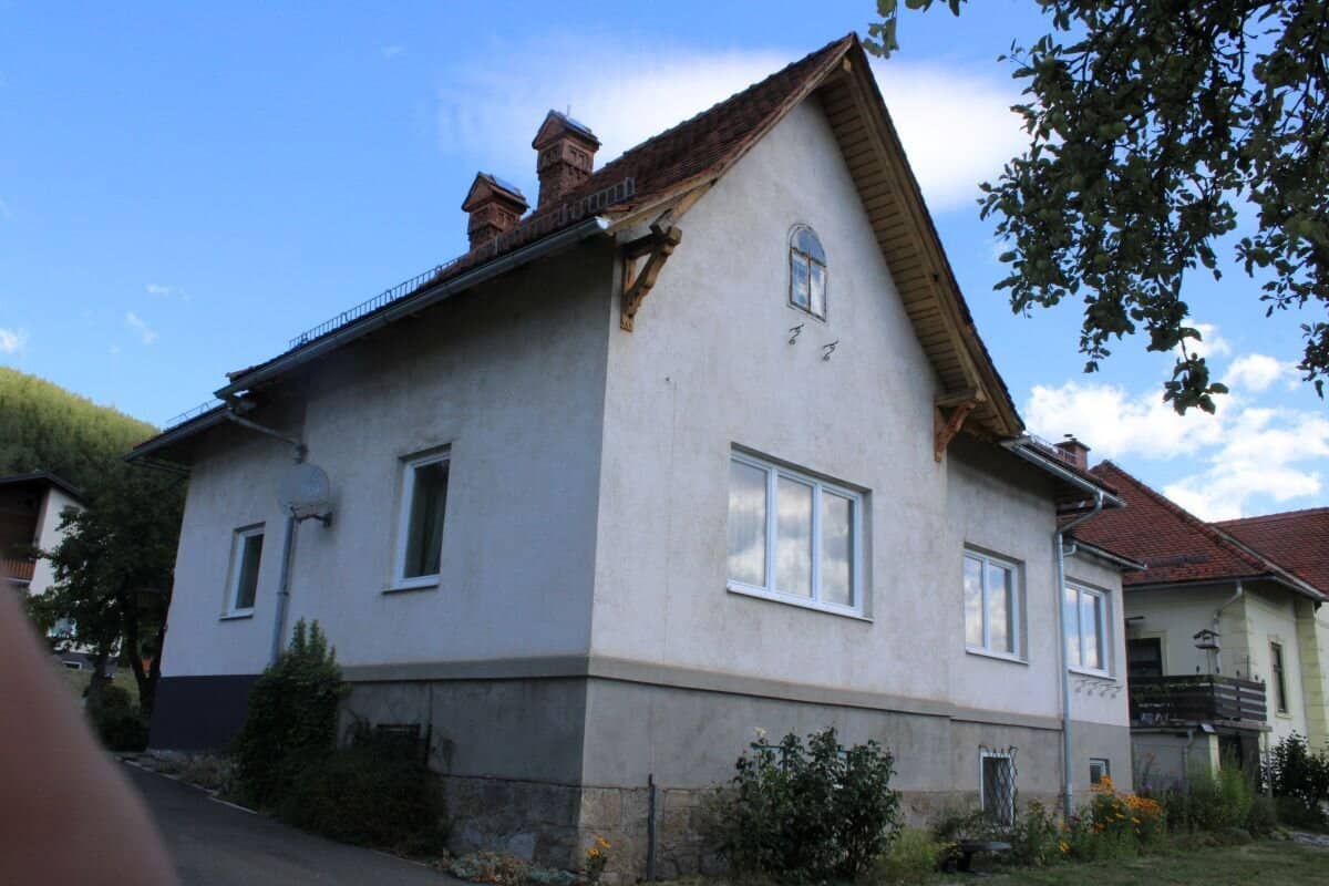 Single-family house in 8650 Kindberg with large garden, garage &amp; lots of potential