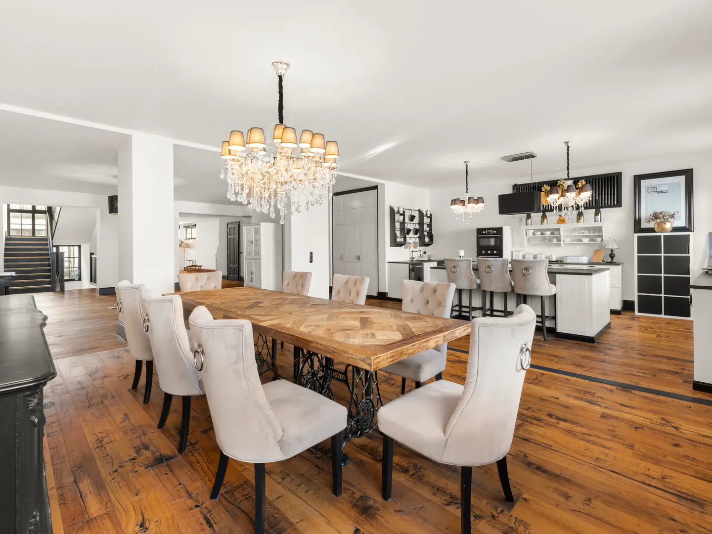 Apartment on historic main square with panoramic terrace and whirlpool