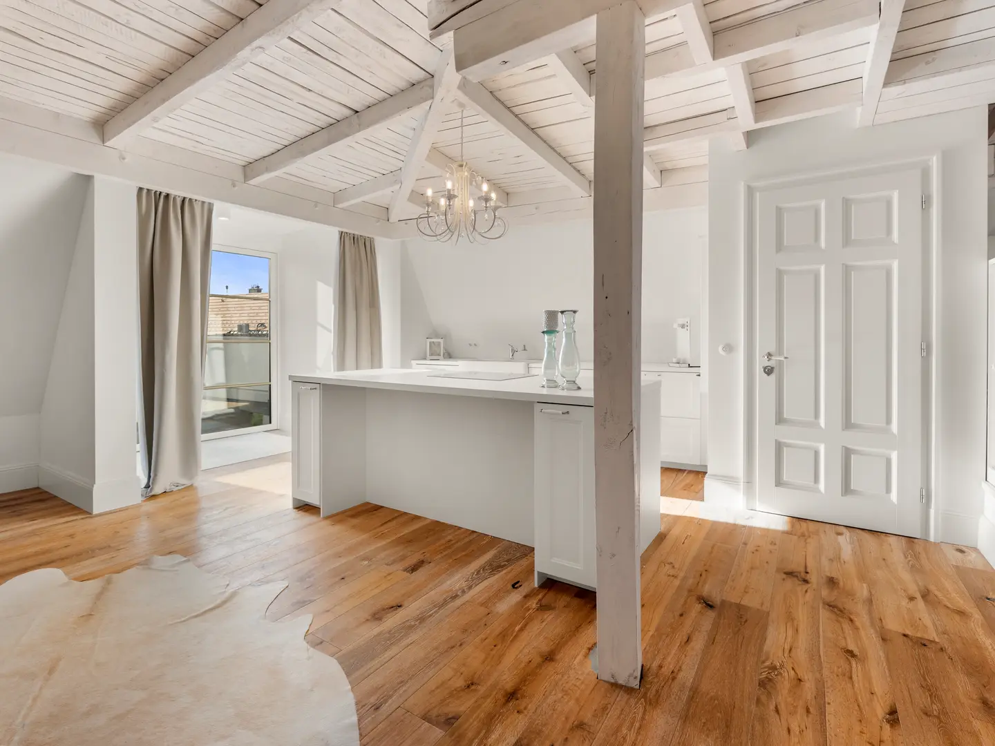Apartment on historic main square with panoramic terrace and whirlpool