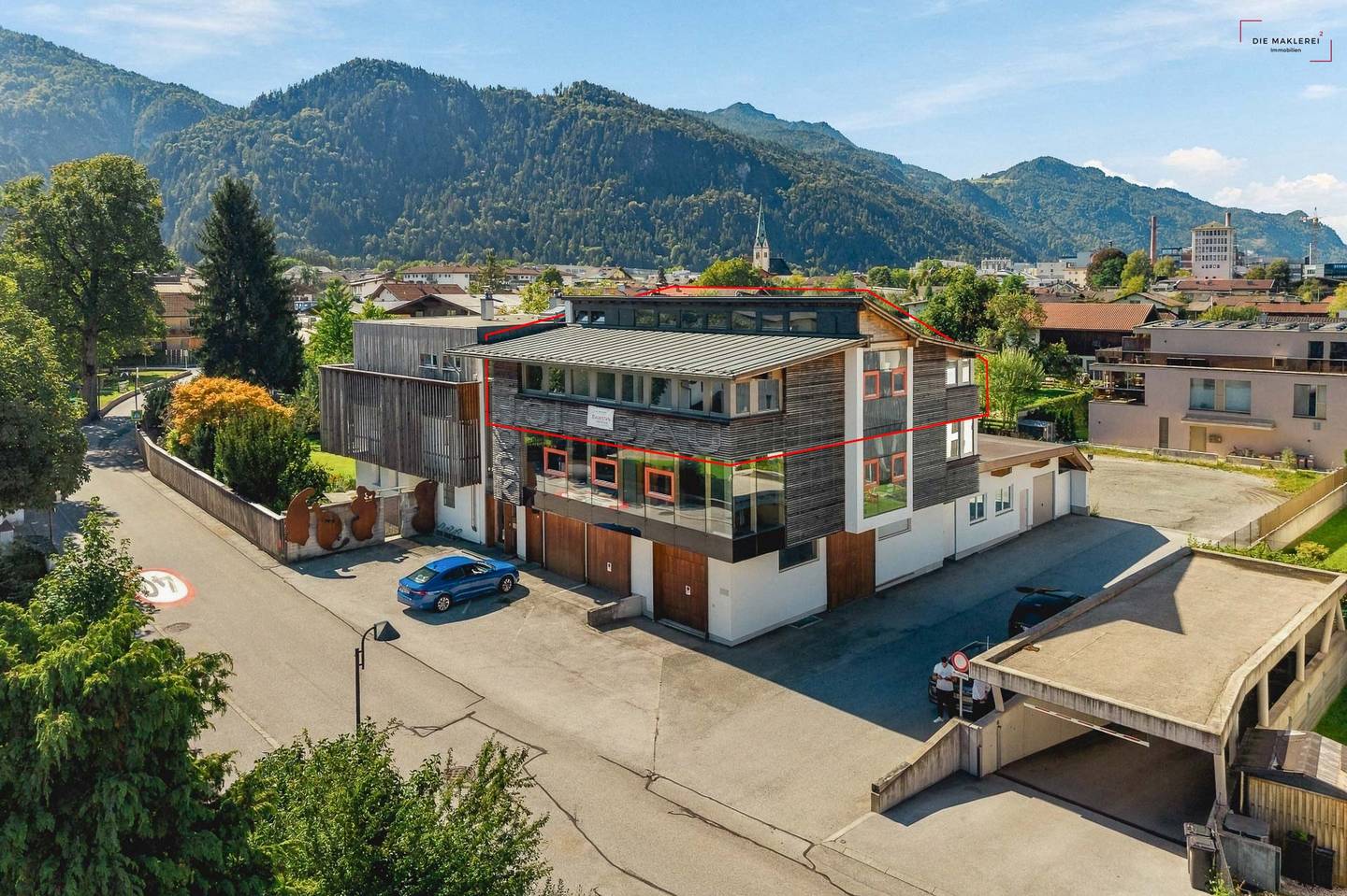 Central bright office space with parking spaces Office