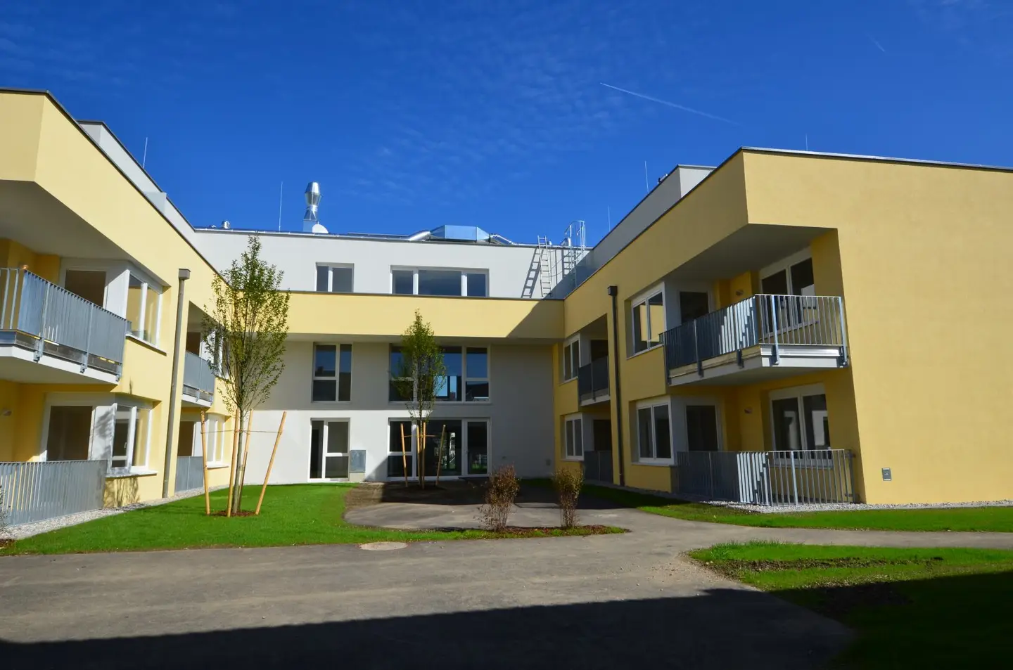 St. Valentin - 4-room family dream with loggia and terrace