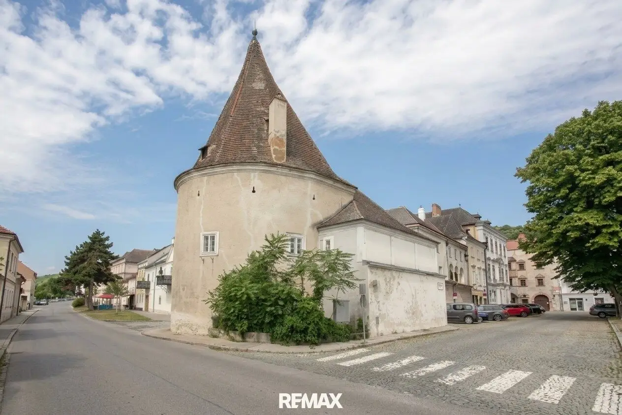 Historic unique on the Danube – The Fisher Tower in Krems-Stein