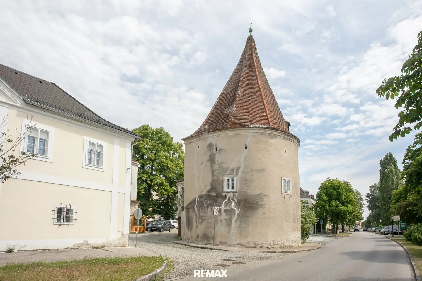 Historic unique on the Danube – The Fisher Tower in Krems-Stein