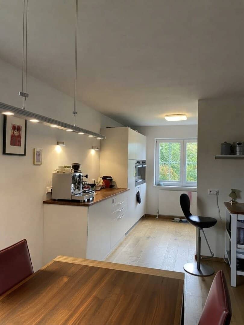 House in the green with 2 residential units, large garden and swimming pool
