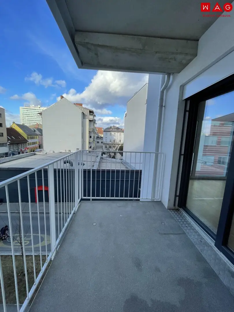 Attractive 2-room apartment with balcony centrally located