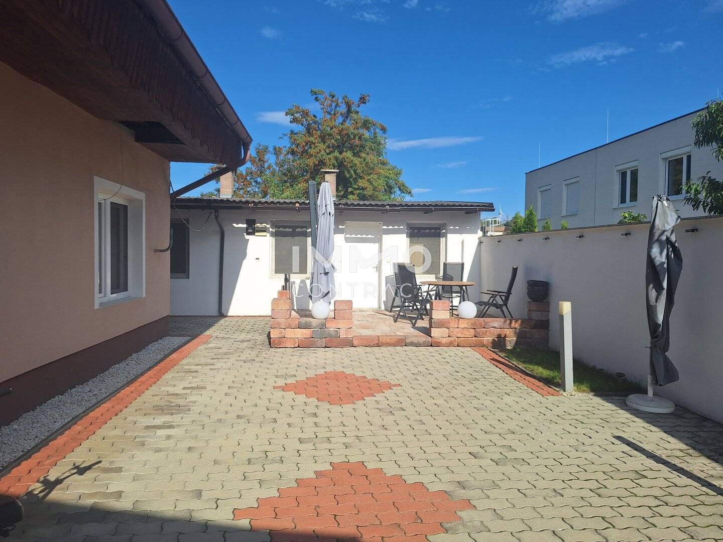 Spacious single family house with 190 m² living space and additional 42 m² existing building in Prottes