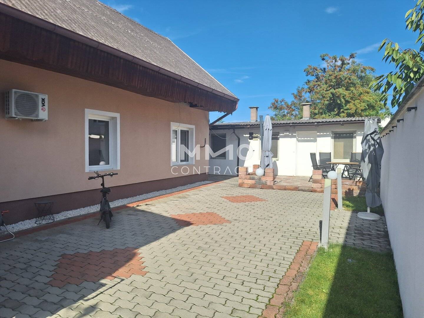 Spacious single family house with 190 m² living space and additional 42 m² existing building in Prottes