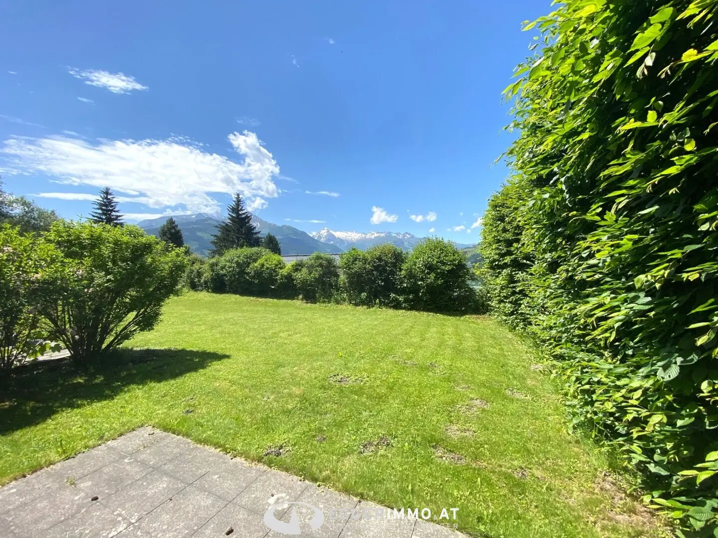 5700 Zell am See from IMMEDIATELY spacious bright 2 room apartment approx. 80m² furnished kitchen terrace garden garage close to the lake