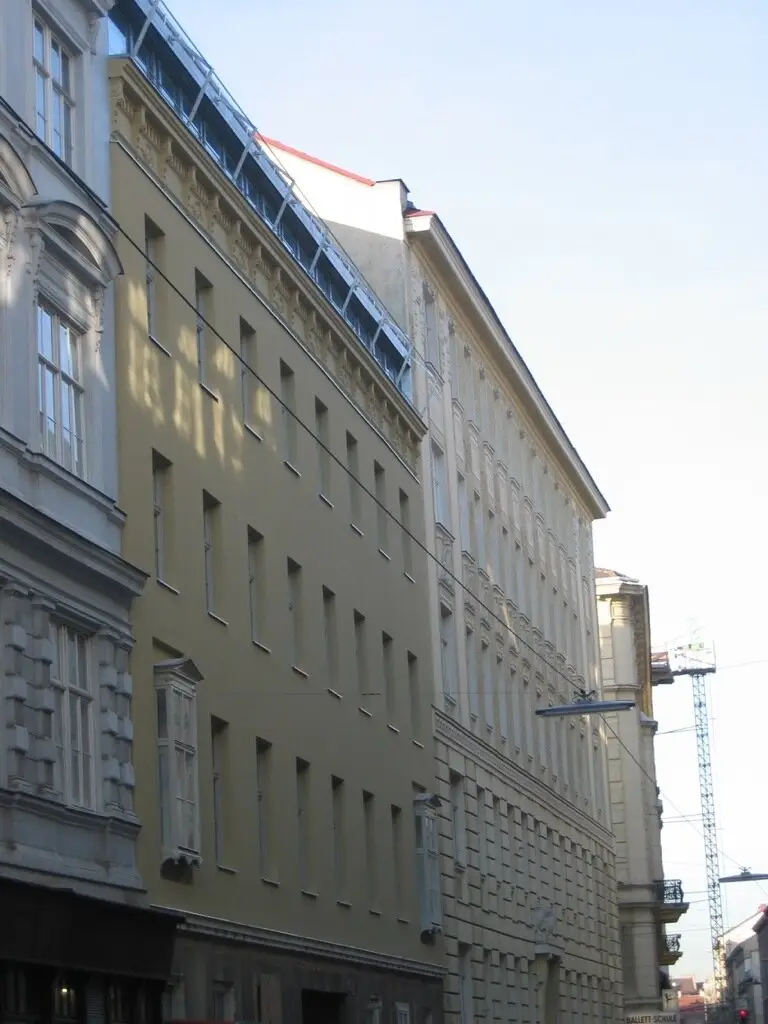 Top floor with loggia near Praterstraße - 2 rooms