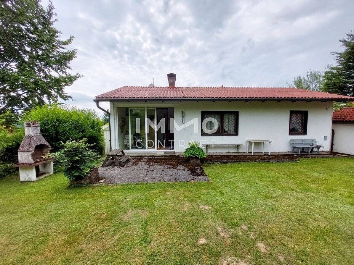 Charming bungalow with garden, terrace &amp; garage in Mistelbach – Top price!