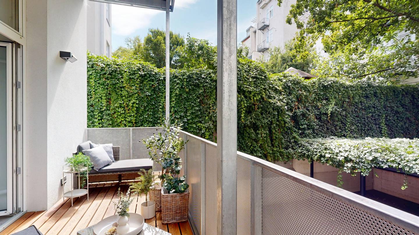 Altbauwohnung mit Schlafebene und großem Balkon