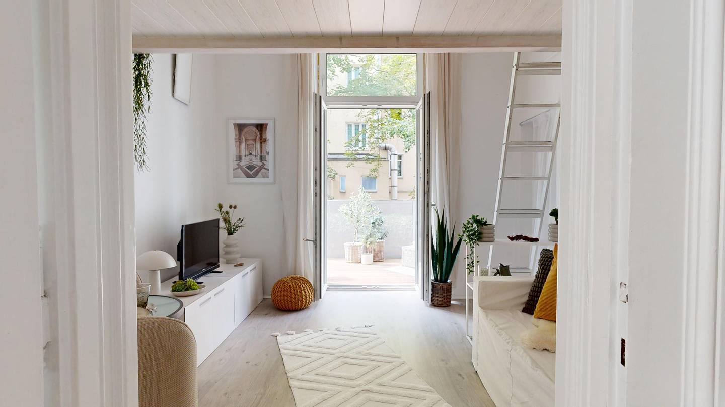 Altbauwohnung mit Schlafebene und großem Balkon