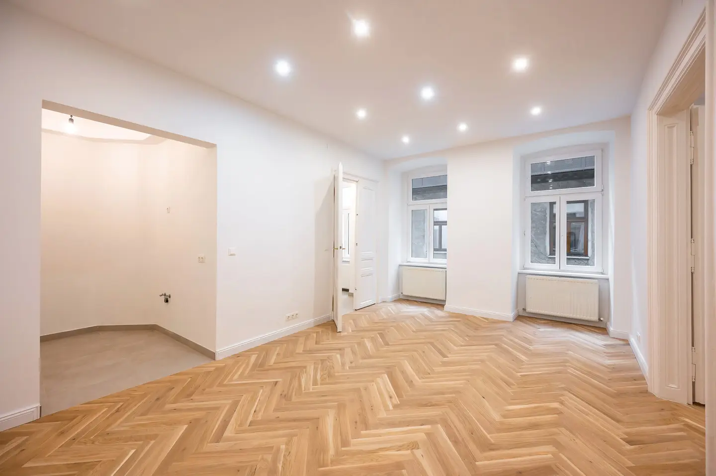 Kernsanierte Altbauwohnung mit Fischgrätparkett und Lift