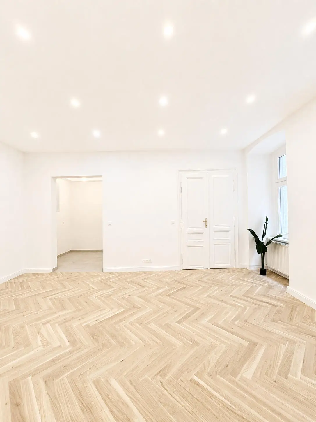 Kernsanierte Altbauwohnung mit Fischgrätparkett und Lift