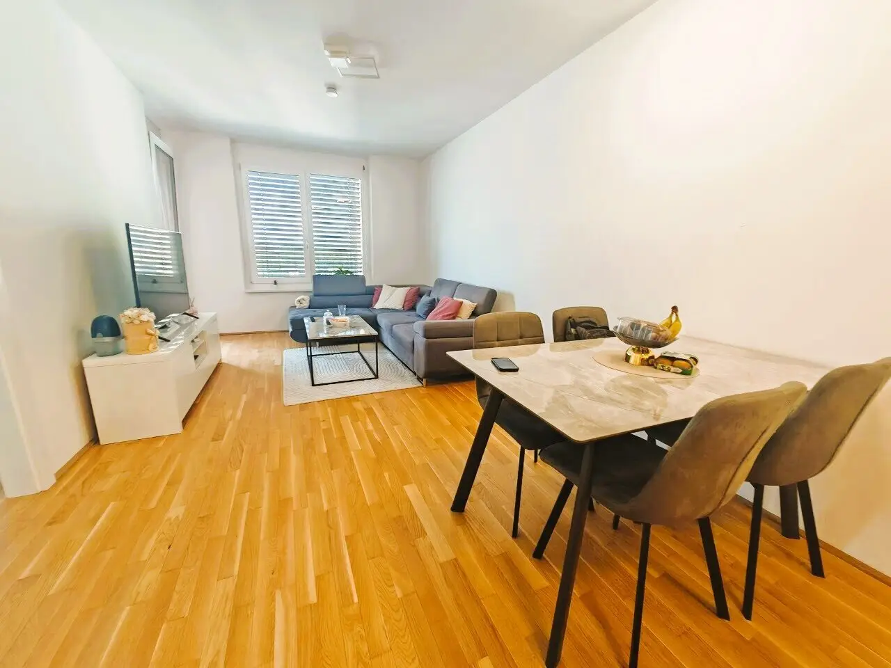 Finally move in: Bright 2-room apartment with loggia from 01.12.