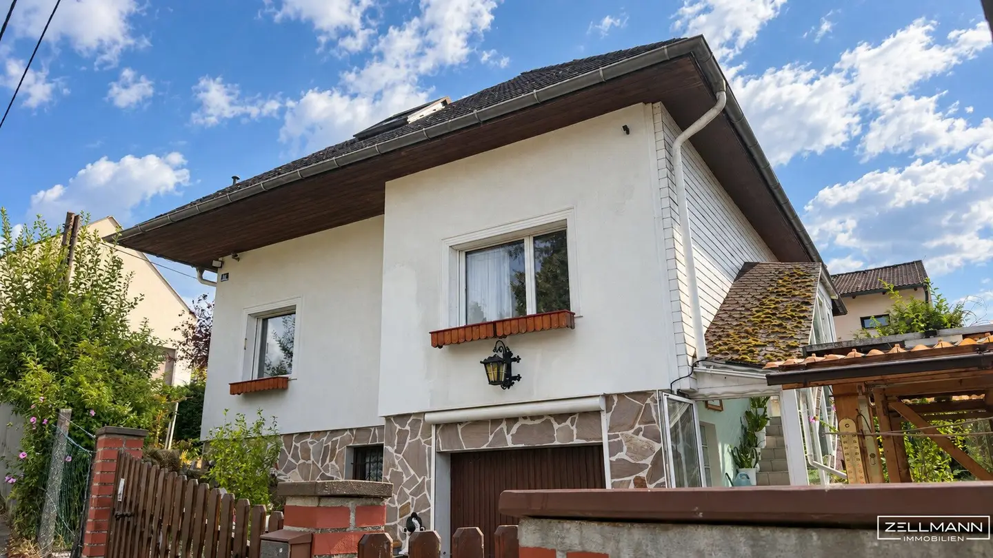 Where the View Wanders into Greenery – a House with Garden and Space for New Stories | ZELLMANN IMMOBILIEN