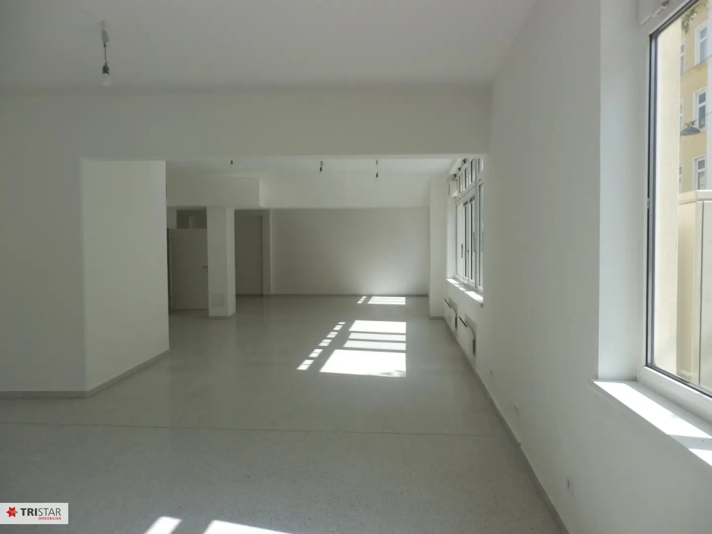 Near Kutschkermarkt - Newly adapted retail premises for long-term rent