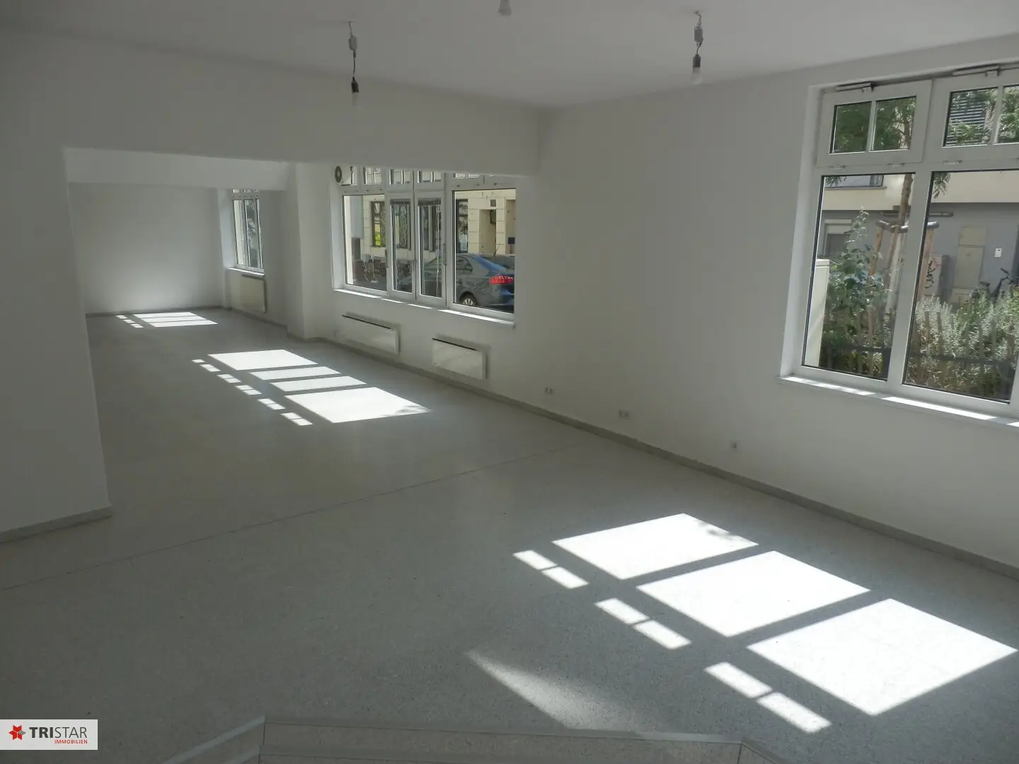 Near Kutschkermarkt - Newly adapted retail premises for long-term rent