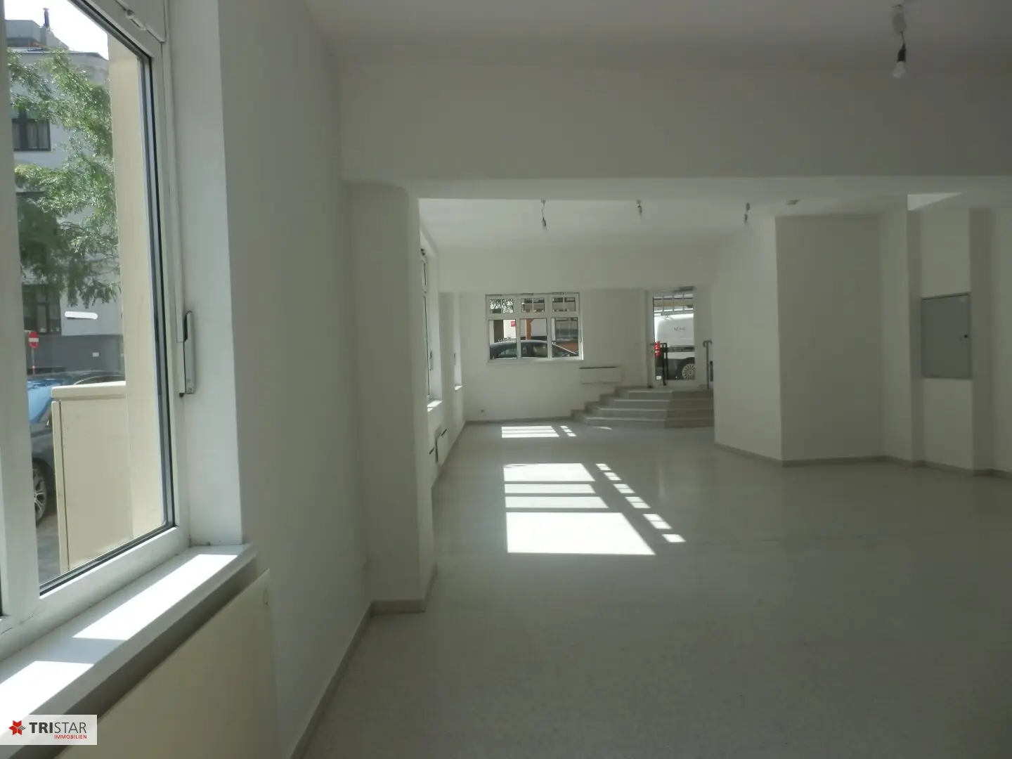 Near Kutschkermarkt - Newly adapted retail premises for long-term rent