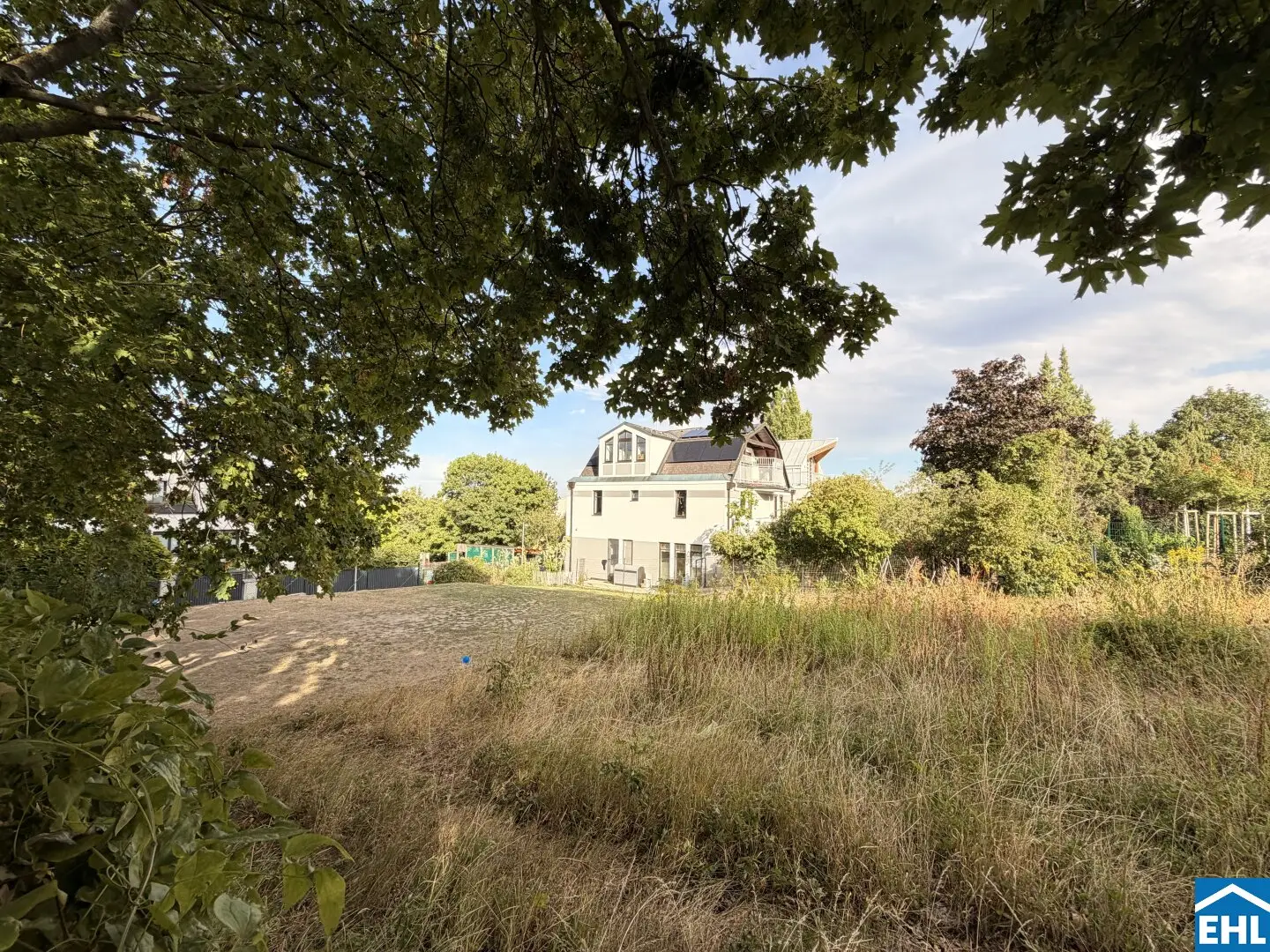 Exclusive villa plot with approved building plans in Döbling prime location