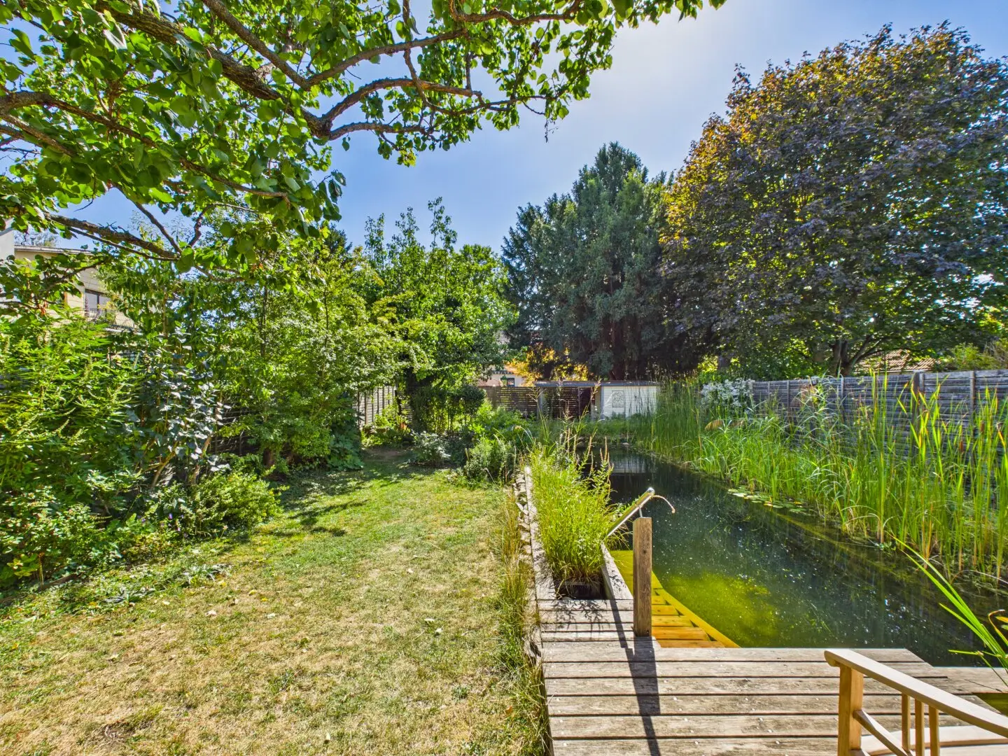 Single-family house with garden, swimming pond &amp; photovoltaic system | 1100 Wien