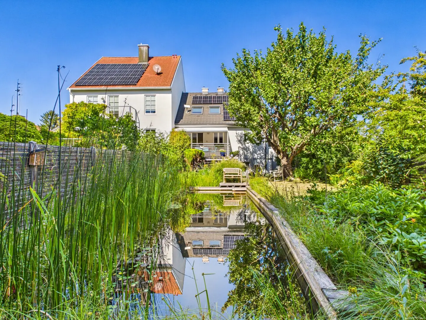 Single-family house with garden, swimming pond &amp; photovoltaic system | 1100 Wien