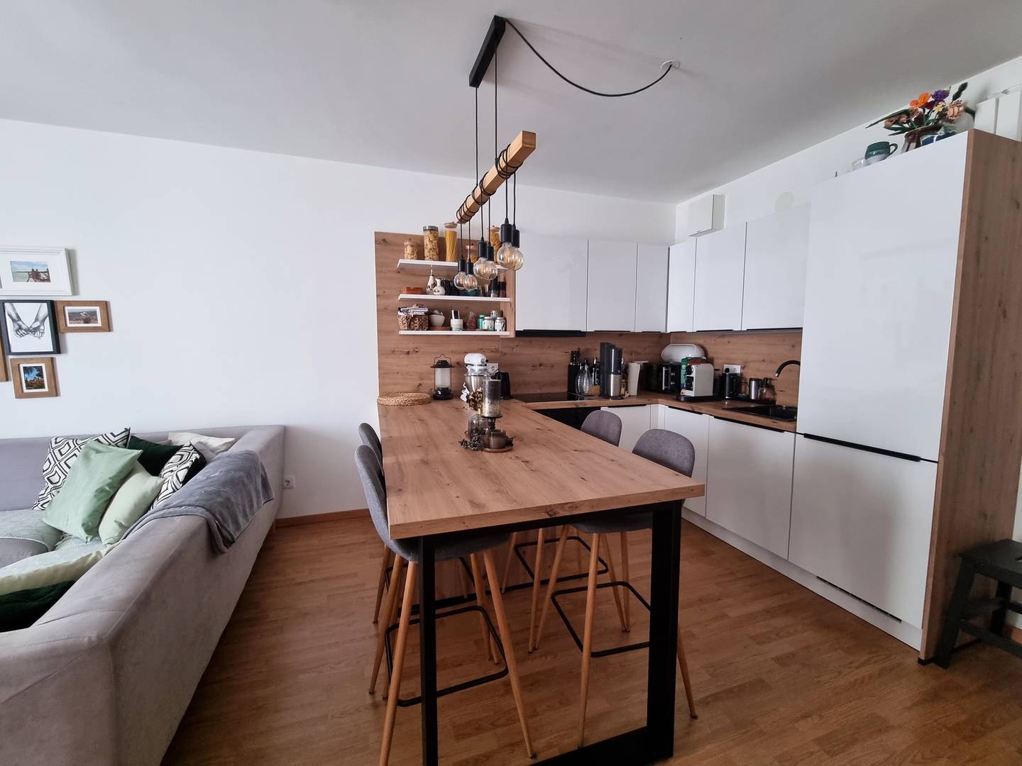 Bright new build apartment with communal garden