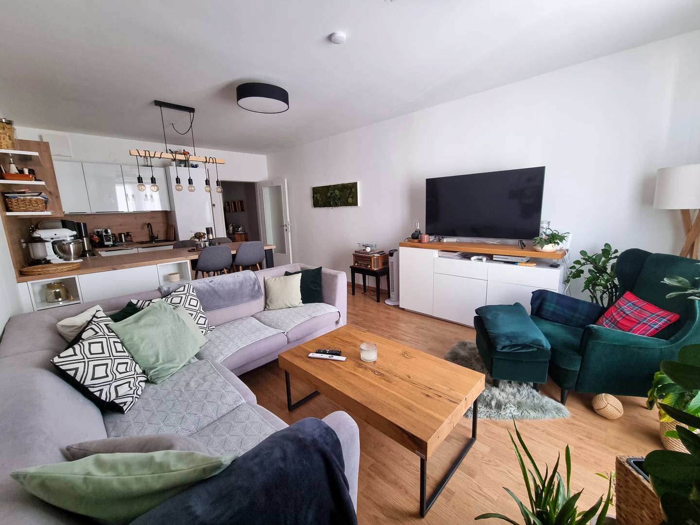 Bright new build apartment with communal garden