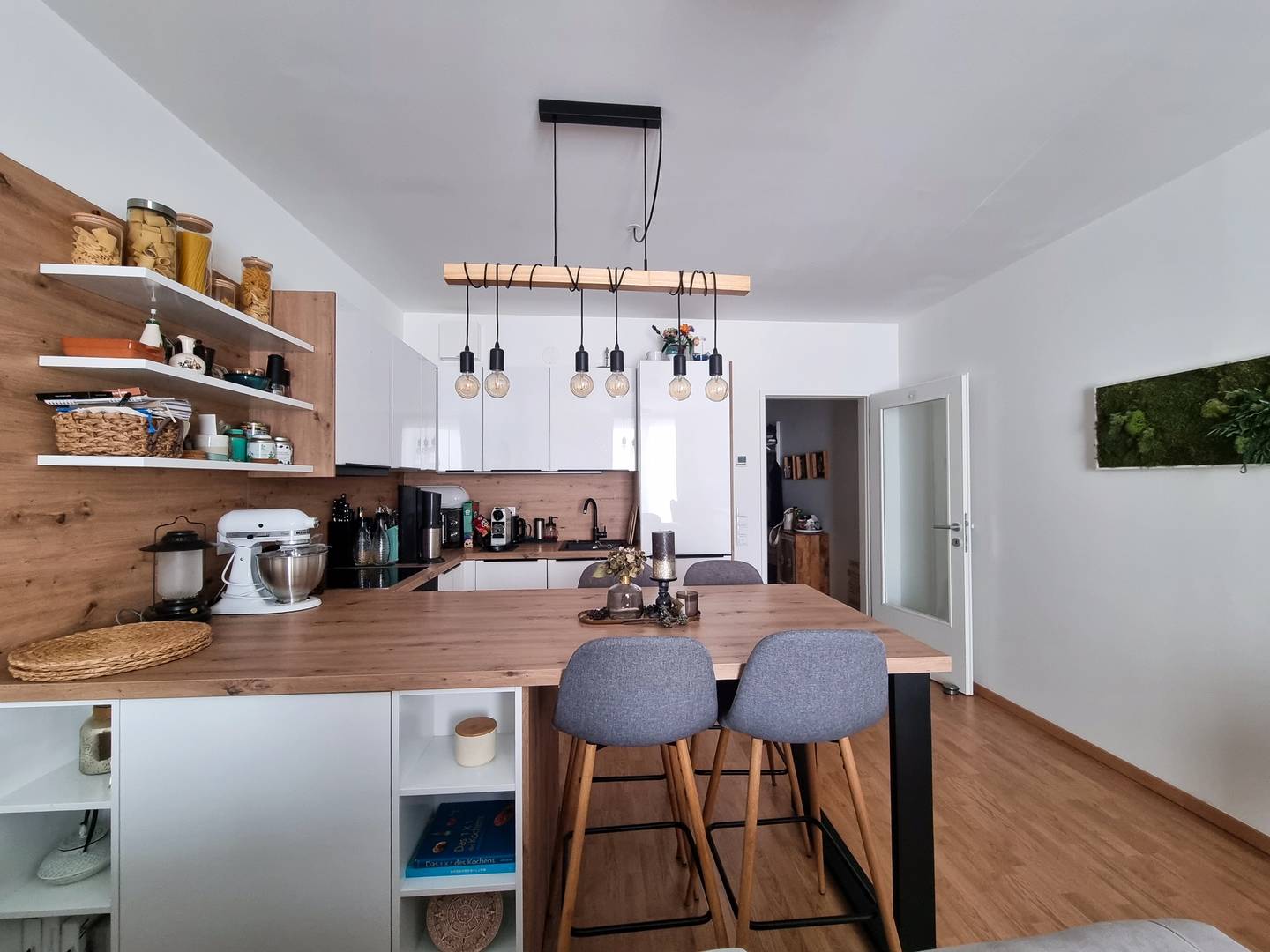 Bright new build apartment with communal garden