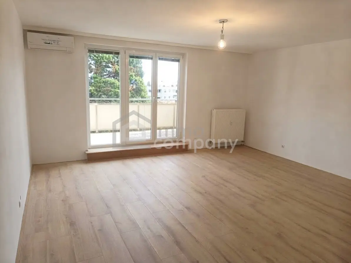 Attic apartment 75m² with balcony, air conditioning &amp; elevator in Baden