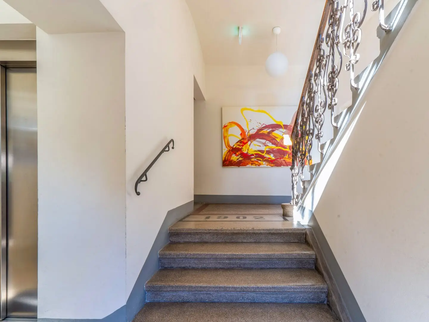 Art Nouveau meets Modern | High-quality 2-room terrace apartment in the Andräviertel | Carport &amp; Elevator