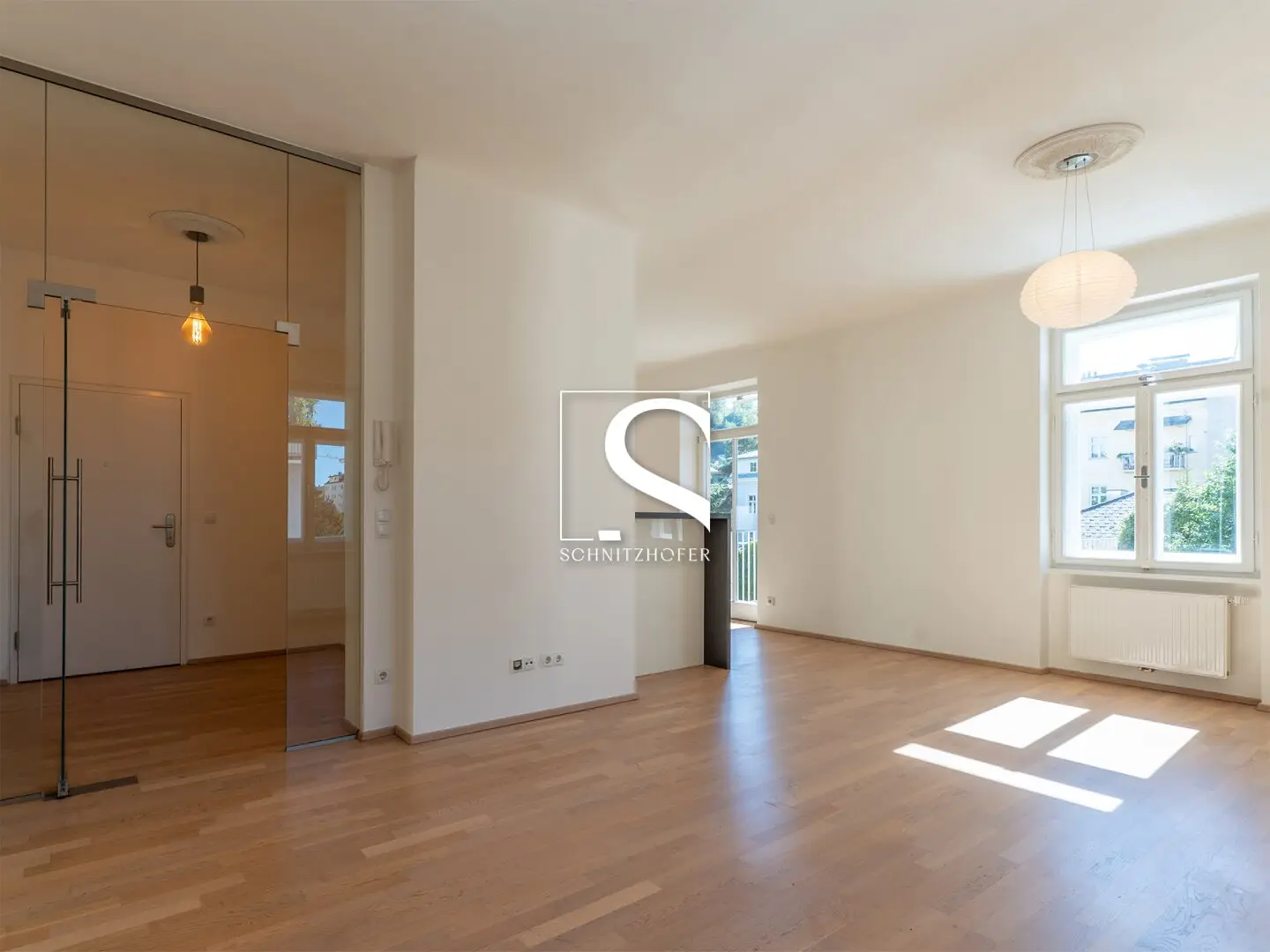 Art Nouveau meets Modern | High-quality 2-room terrace apartment in the Andräviertel | Carport &amp; Elevator