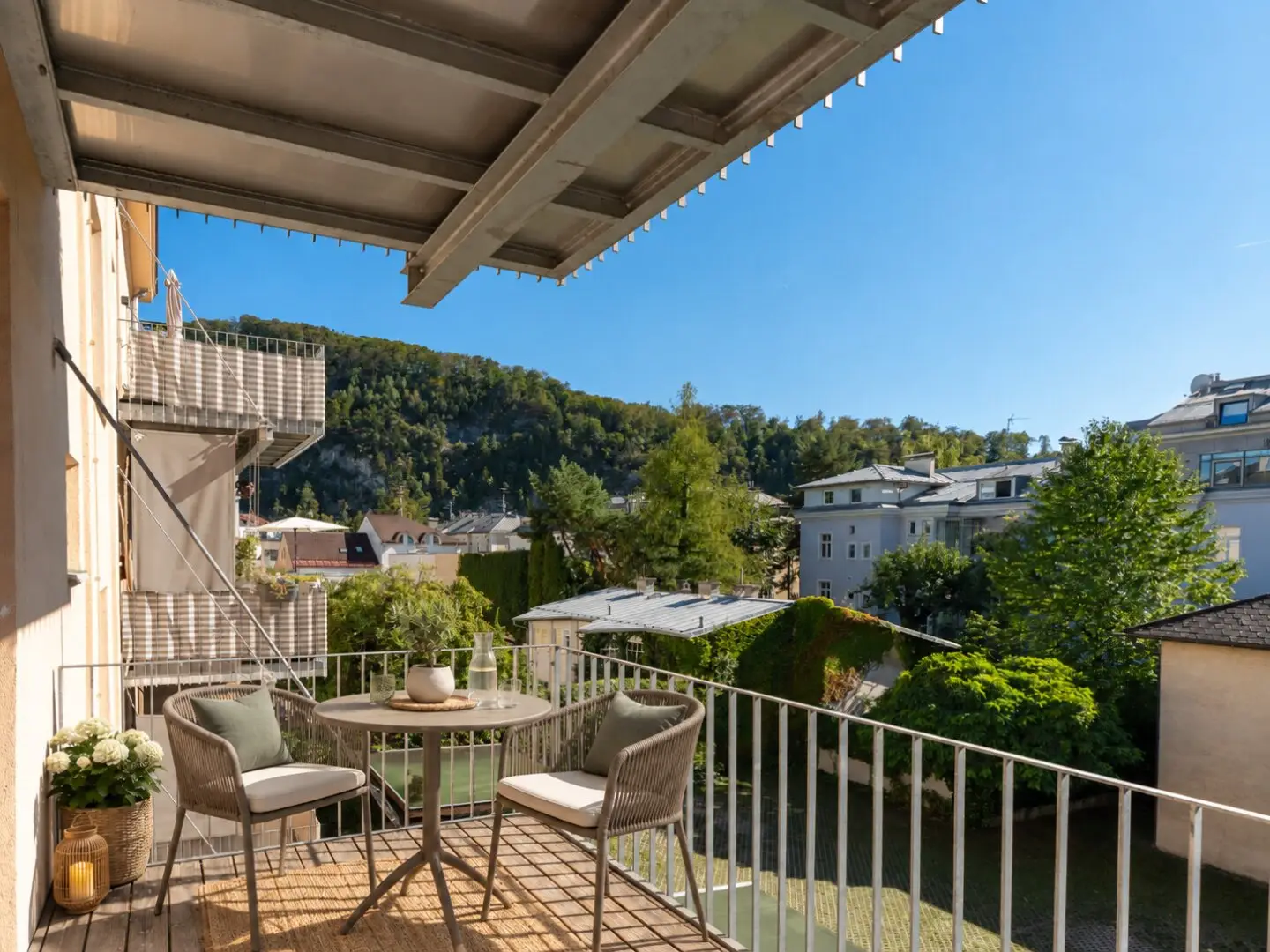 Art Nouveau meets Modern | High-quality 2-room terrace apartment in the Andräviertel | Carport &amp; Elevator