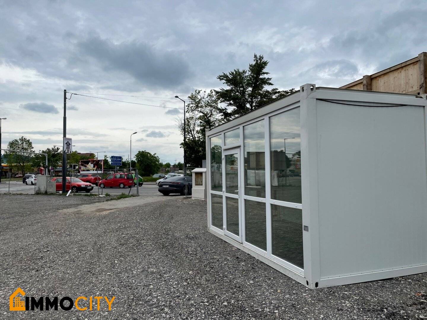 TOP CAR LOT WITH APPROX. 2.050 m² + OFFICE CONTAINER – EXCELLENT FREQUENCY LOCATION, Leopoldauer Straße 48-52, 1210 Vienna