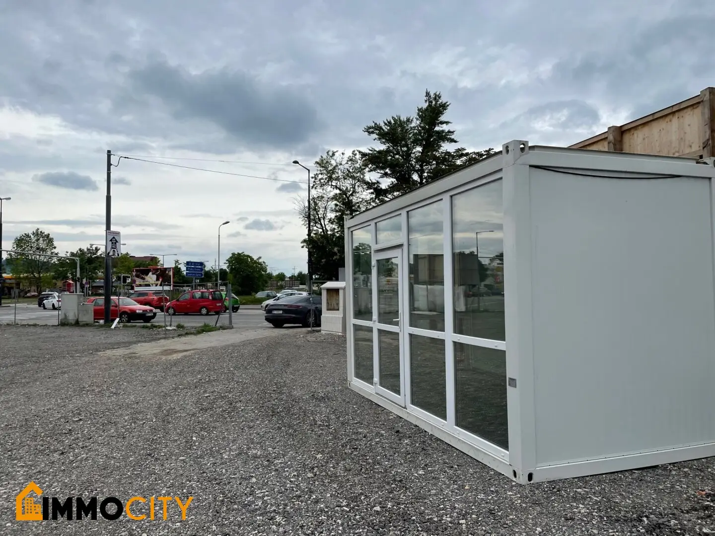 TOP-AUTOPLATZ MIT CA. 2.050 m² + BÜROCONTAINER – AUSGEZEICHNETE FREQUENZLAGE, Leopoldauer Straße 48-52, 1210 Wien.