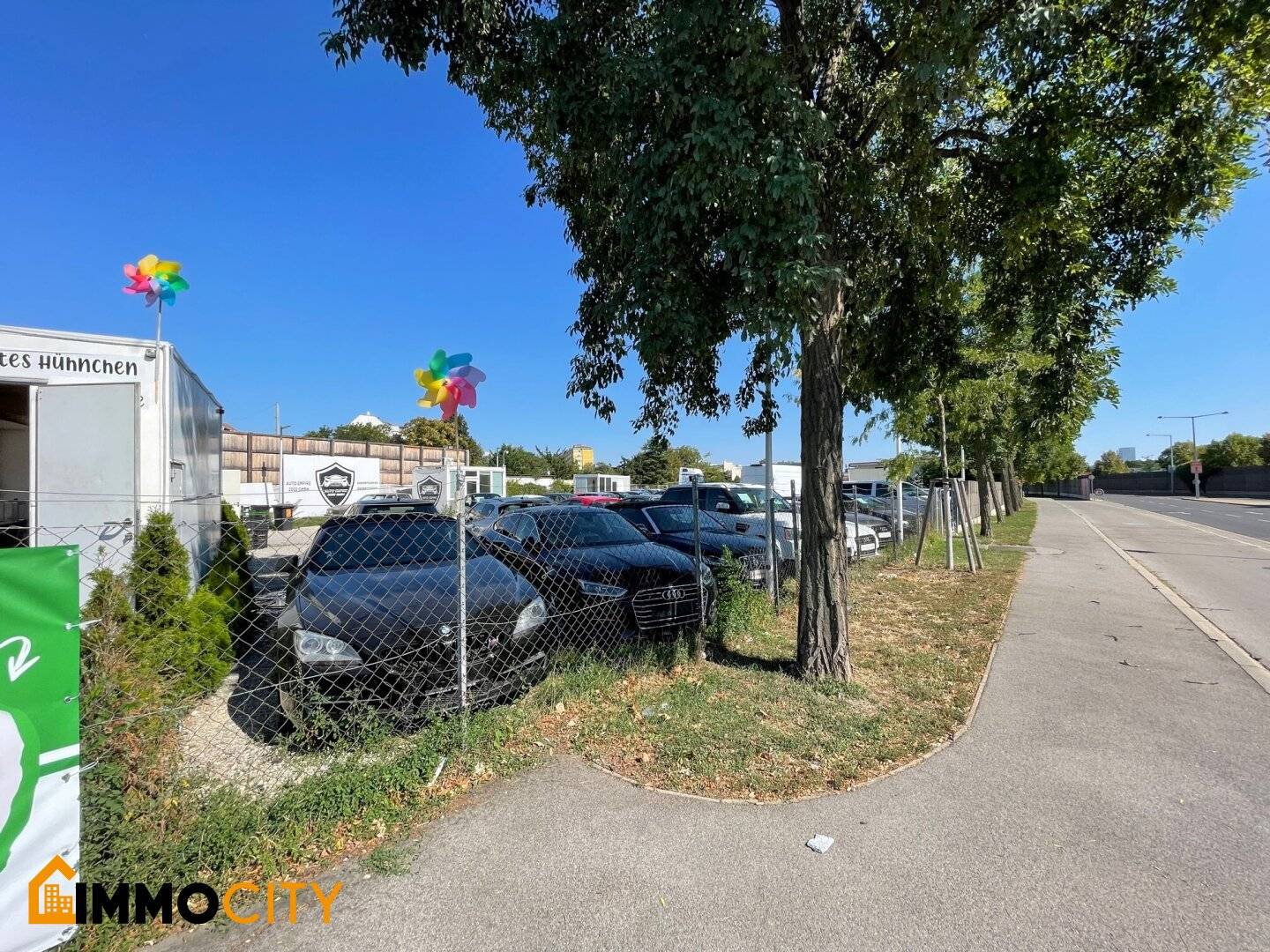 TOP CAR LOT WITH APPROX. 2.050 m² + OFFICE CONTAINER – EXCELLENT FREQUENCY LOCATION, Leopoldauer Straße 48-52, 1210 Vienna