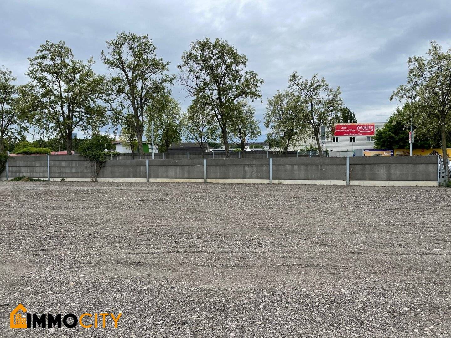 TOP CAR LOT WITH APPROX. 2.050 m² + OFFICE CONTAINER – EXCELLENT FREQUENCY LOCATION, Leopoldauer Straße 48-52, 1210 Vienna