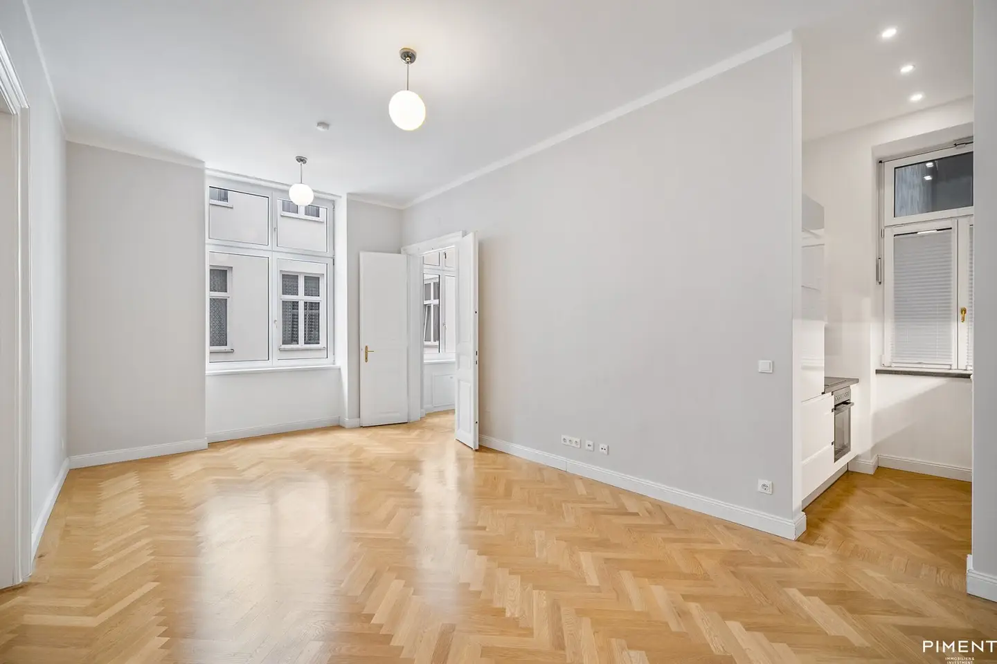 Top renovated old building apartment near Rudolfsplatz