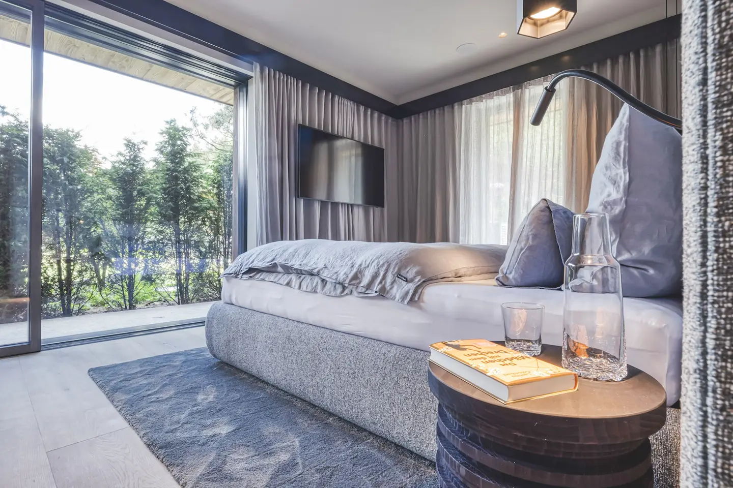 Exclusive holiday apartment with outdoor pool and sauna