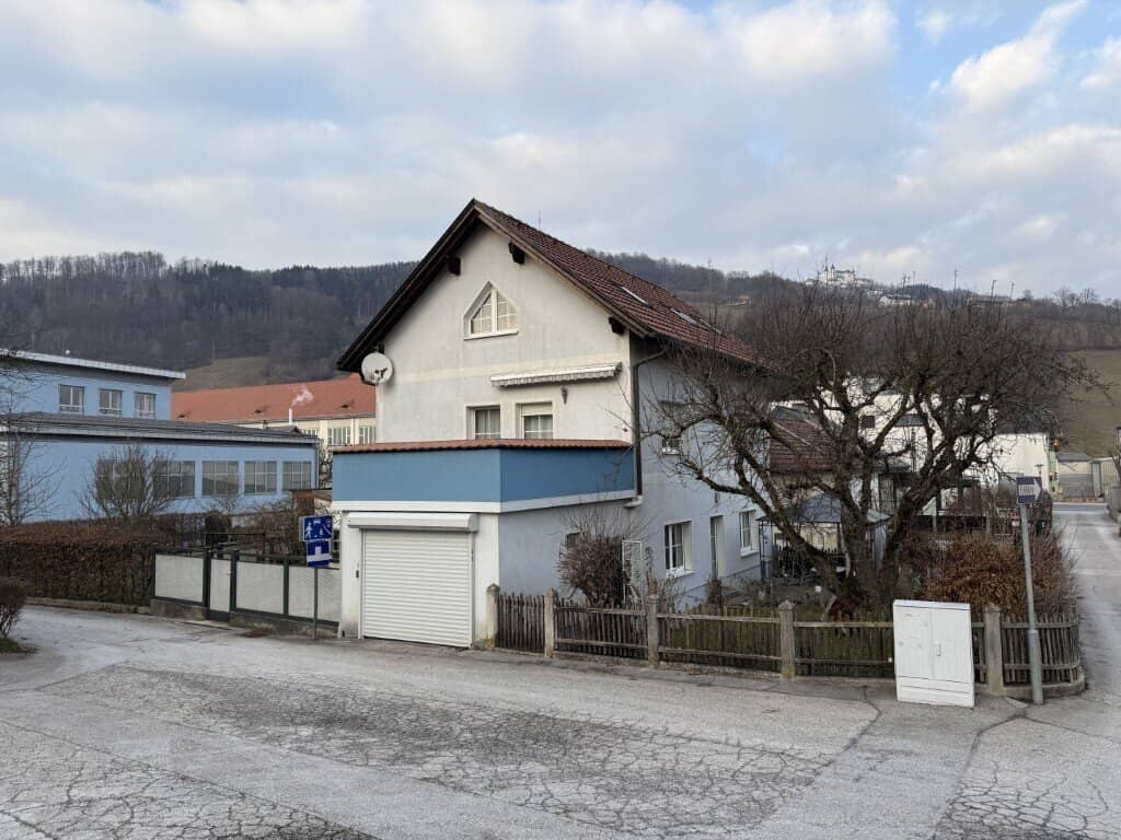 Residential house in central location - Böhlerwerk