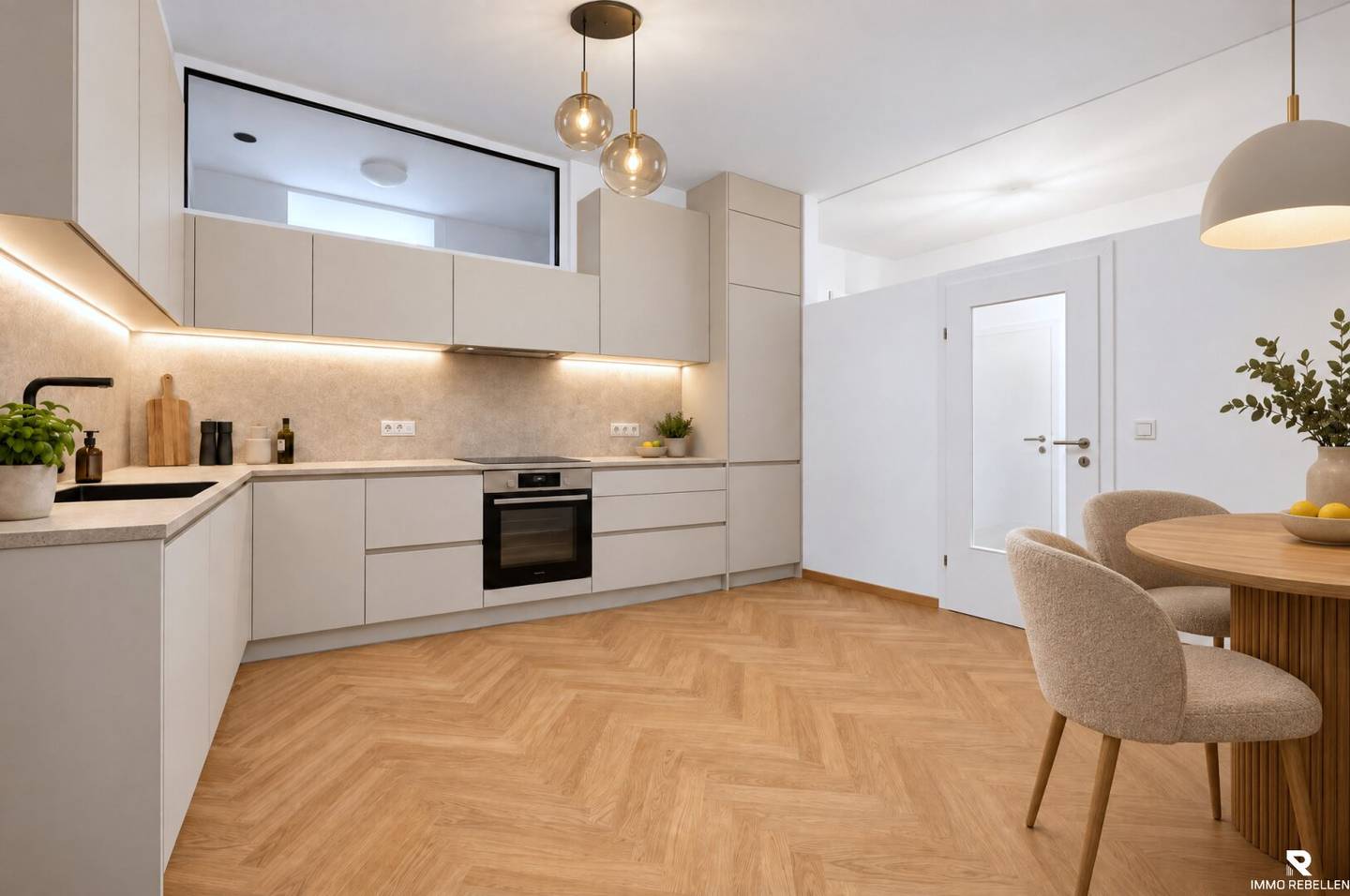 Spacious 87 m² in the 5th District (near new U2): Residential, Office or Practice – Rezoning Contractually Secured
