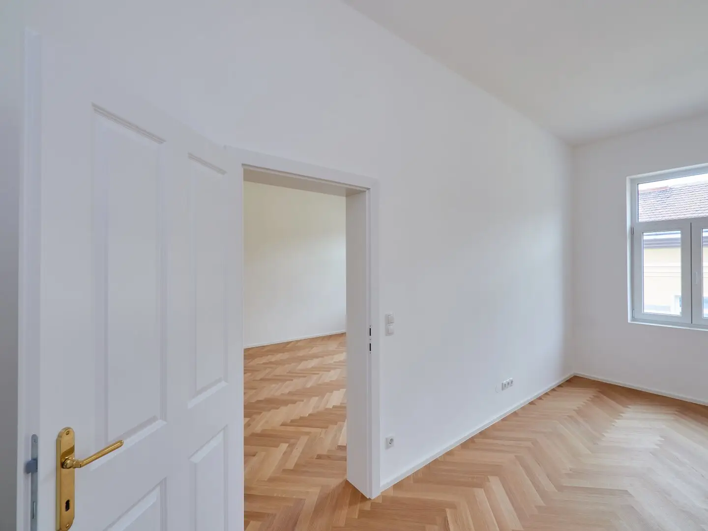 NEUWERTIG, ZENTRAL &amp; RUHIG - MODERNE 3-ZIMMER-WOHNUNG MIT BALKON NÄHE NESTROYPLATZ