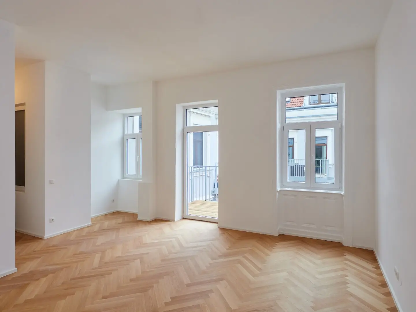 NEUWERTIG, ZENTRAL &amp; RUHIG - MODERNE 3-ZIMMER-WOHNUNG MIT BALKON NÄHE NESTROYPLATZ