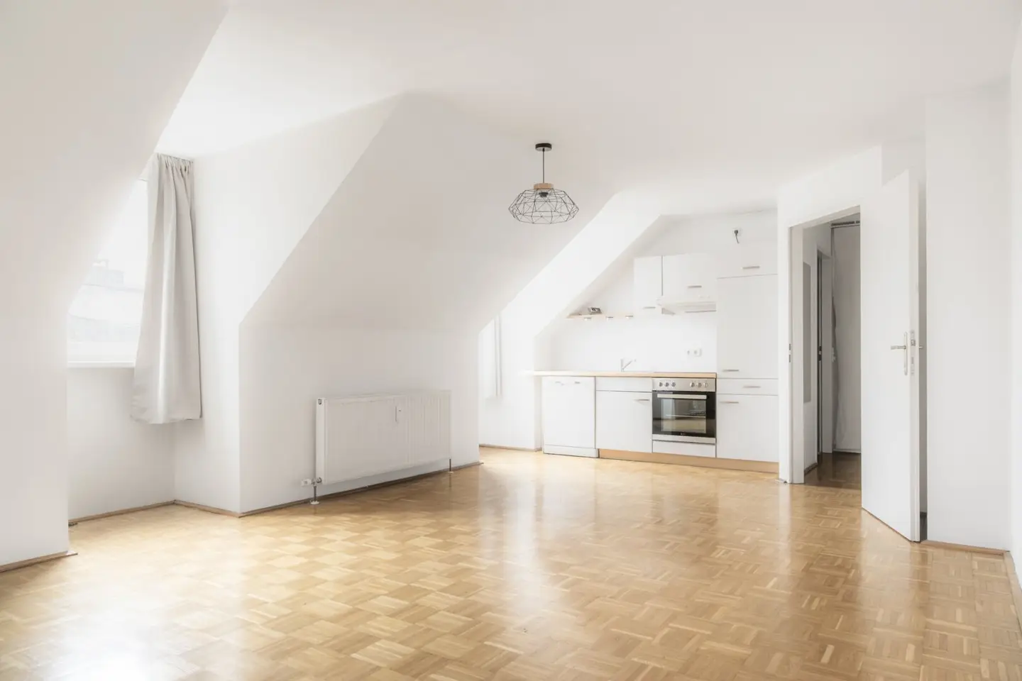 Cozy Attic Studio Apartment in Central City Location