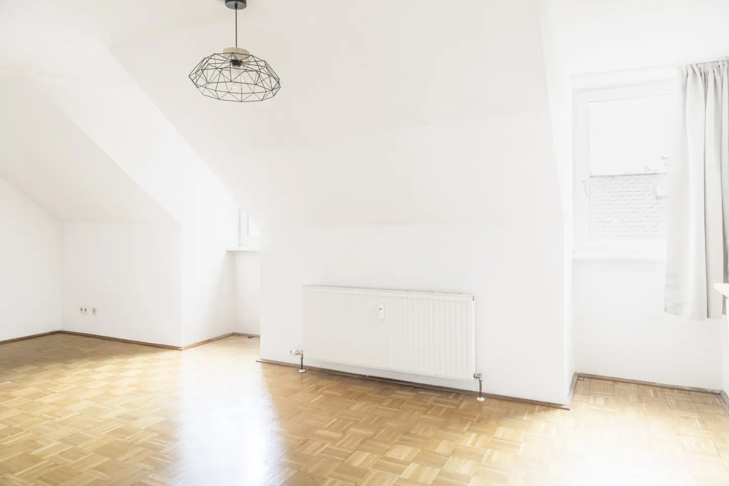 Cozy Attic Studio Apartment in Central City Location